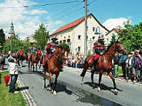 der gro&szlig;e Festumzug durchs Dorf