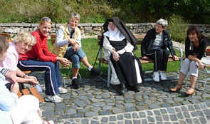 Gespr�chsrunde mit einer Schwester vom Kloster St. Marienthal